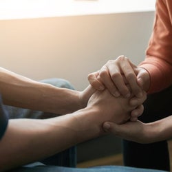 一緒に居るのがキツい…男が思わず「別れたいと感じた」残念な行動って?