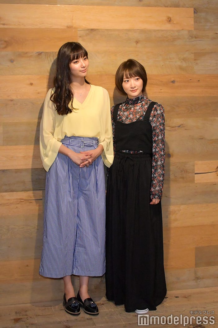 新川優愛、生駒里奈 (C)モデルプレス