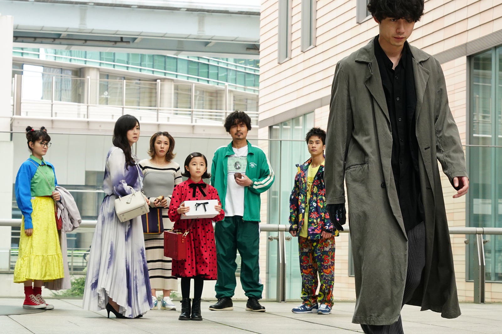 葵わかな、斉藤由貴、鈴木紗理奈、白山乃愛、小澤征悦、前田旺志郎、坂口健太郎／「Dr.チョコレート」第3話より（C）日本テレビ