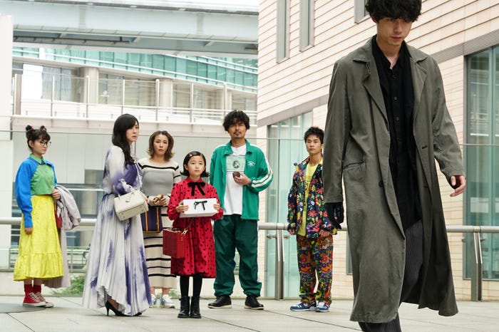 葵わかな、斉藤由貴、鈴木紗理奈、白山乃愛、小澤征悦、前田旺志郎、坂口健太郎/「Dr.チョコレート」第3話より(C)日本テレビ