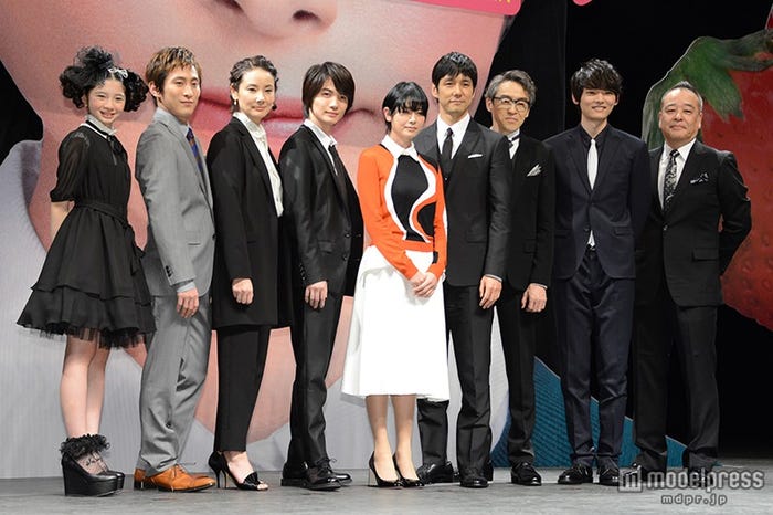 映画「脳内ポイズンベリー」(5月9日公開)完成披露試写会(左から)桜田ひより、成河、吉田羊、神木隆之介、真木よう子、西島秀俊、浅野和之、古川雄輝、佐藤祐市監督