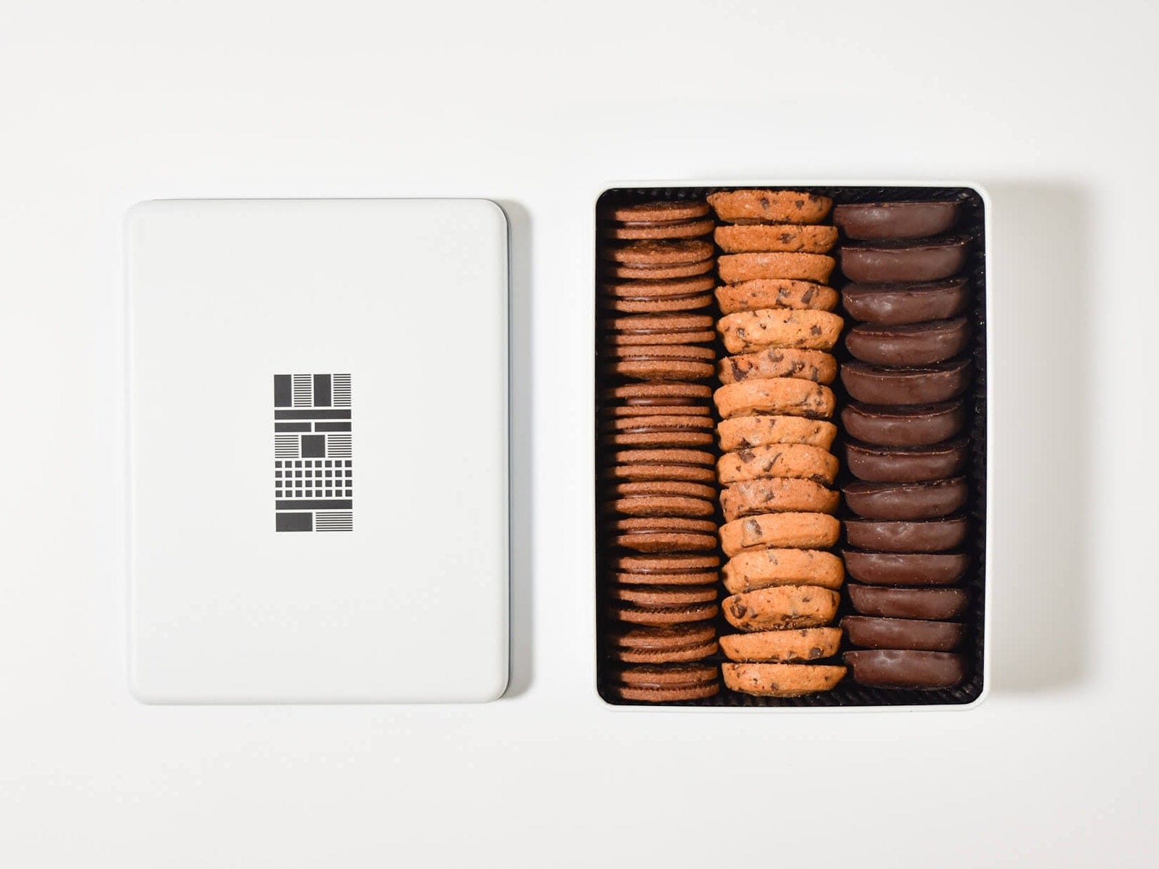 「チョコレートクッキー缶