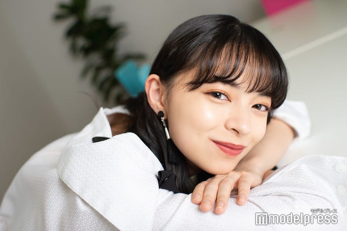 上國料萌衣(C)モデルプレス