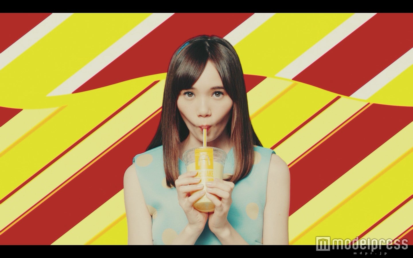 マーシュ彩／「By McSWEETS」の新CM「マックシェイク はちみつレモン」篇より（画像提供：日本マクドナルド）