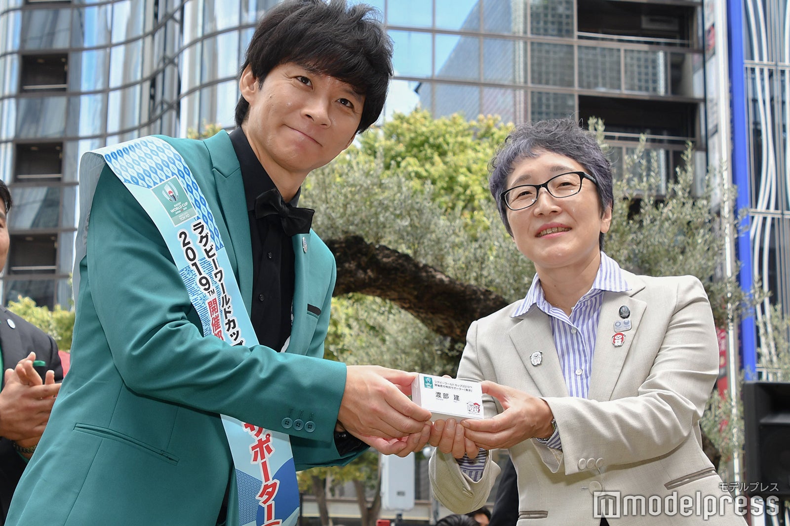 （左）渡部建（C）モデルプレス