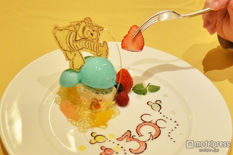 モンテリマールヌガーのパルフェとグレープフルーツのムース　グレープフルーツとオレンジのコンポートと共に