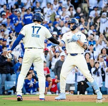 ドジャースベンチでまさかの騒動 大谷翔平がビクッ！パヘズが無表情でゴキブリを…ド軍専門メディアが紹介→米ファン「大谷って愛らしいよね」