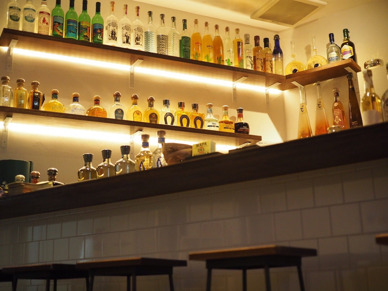 テキーラをはじめとしたアガベスピリッツの品揃えは100種を超える／画像提供：合同会社AGAVERIA