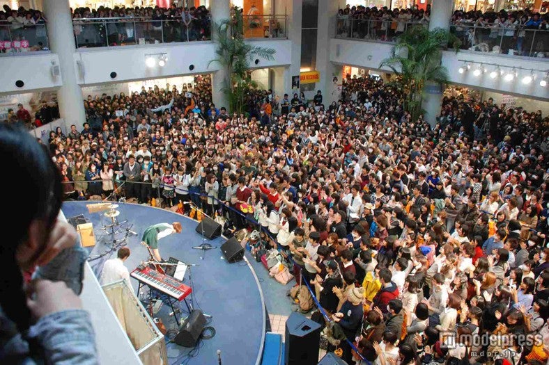 会場には女子中高生らファン2000人が集結