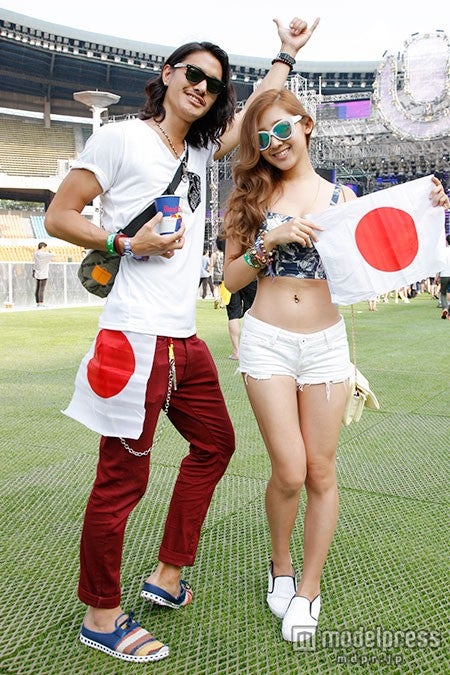 カップルで国旗コーデも