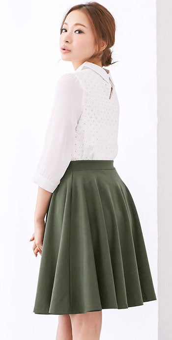 ショート＆ミディアムの丈から選べるポンチ素材フレアスカート「Pierrot」1,998円（税込）／画像提供：Pierrot