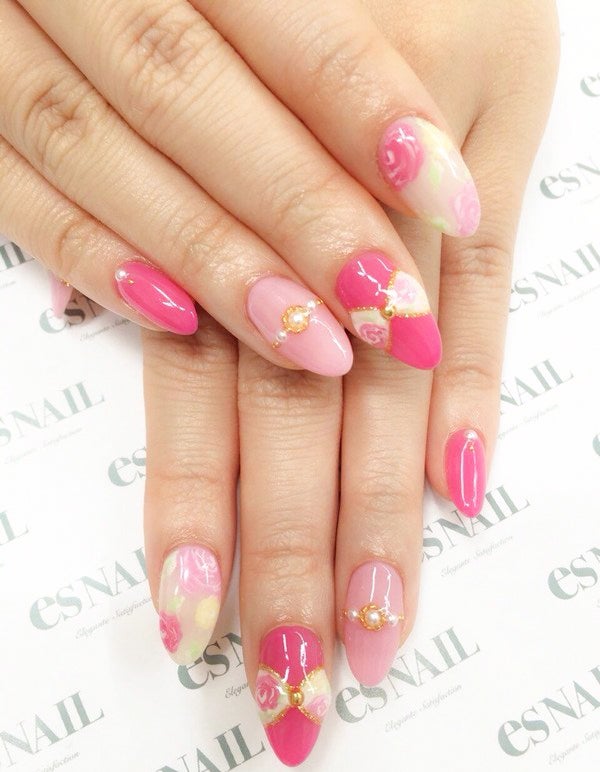 フューシャピンクとローズのデザインで姫モードに（画像提供：esNAIL）