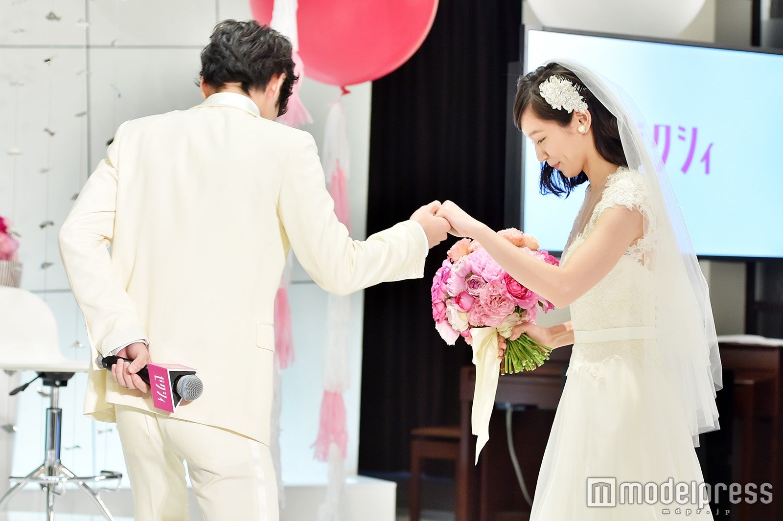 吉岡里帆、戸塚純貴（C）モデルプレス