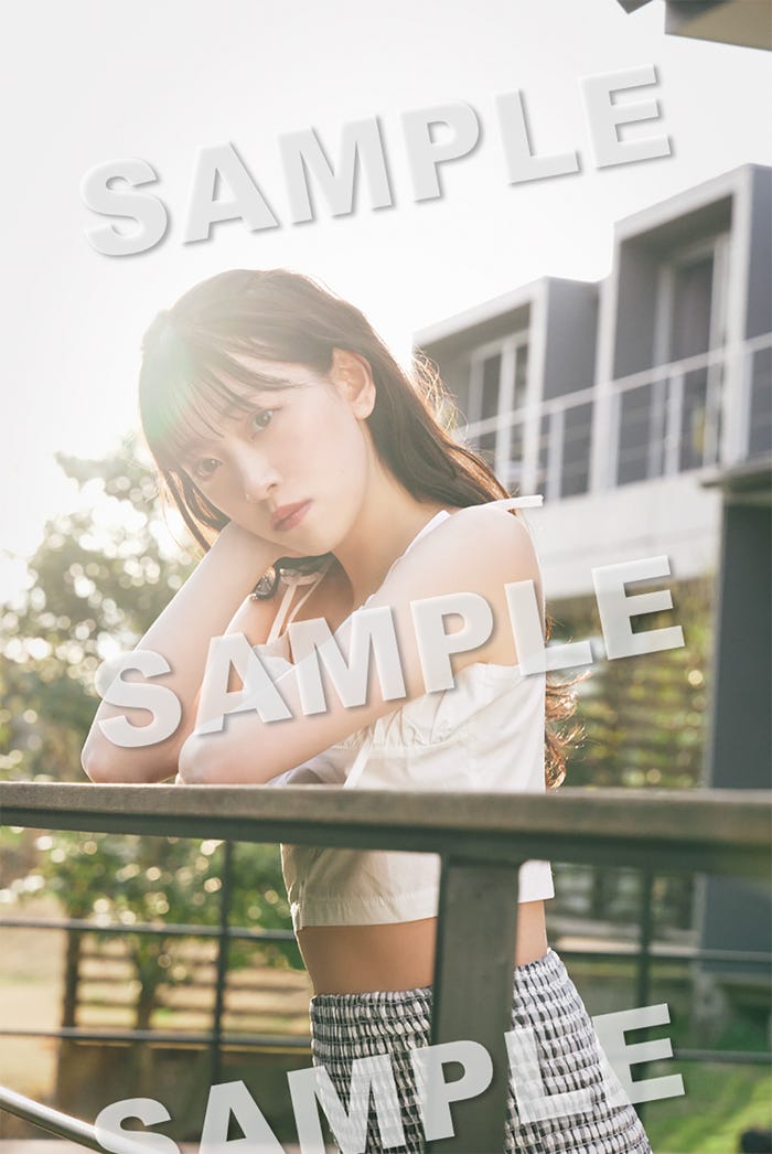 「堀未央奈卒業記念フォトブック」セブンネット通常版 限定ポストカード(C)主婦と生活社