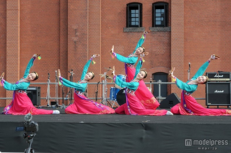 伝統衣装で華麗な踊りを披露／画像提供：コリアングルメフェスタ