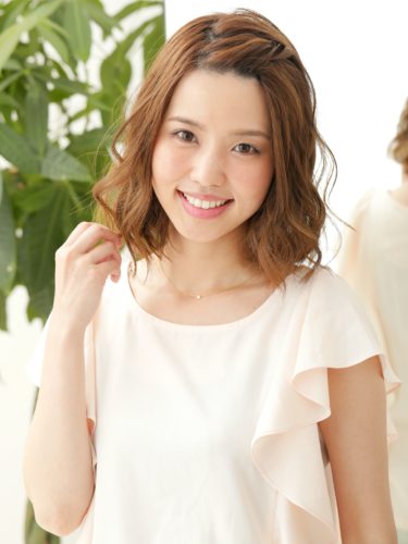 おでこ出しのヘアアレンジ集 髪の長さ別の前髪アップスタイルをご紹介 モデルプレス おでこ出しのヘアアレンジ集 髪の長さ別の前髪アップスタイルをご紹介 モデルプレス
