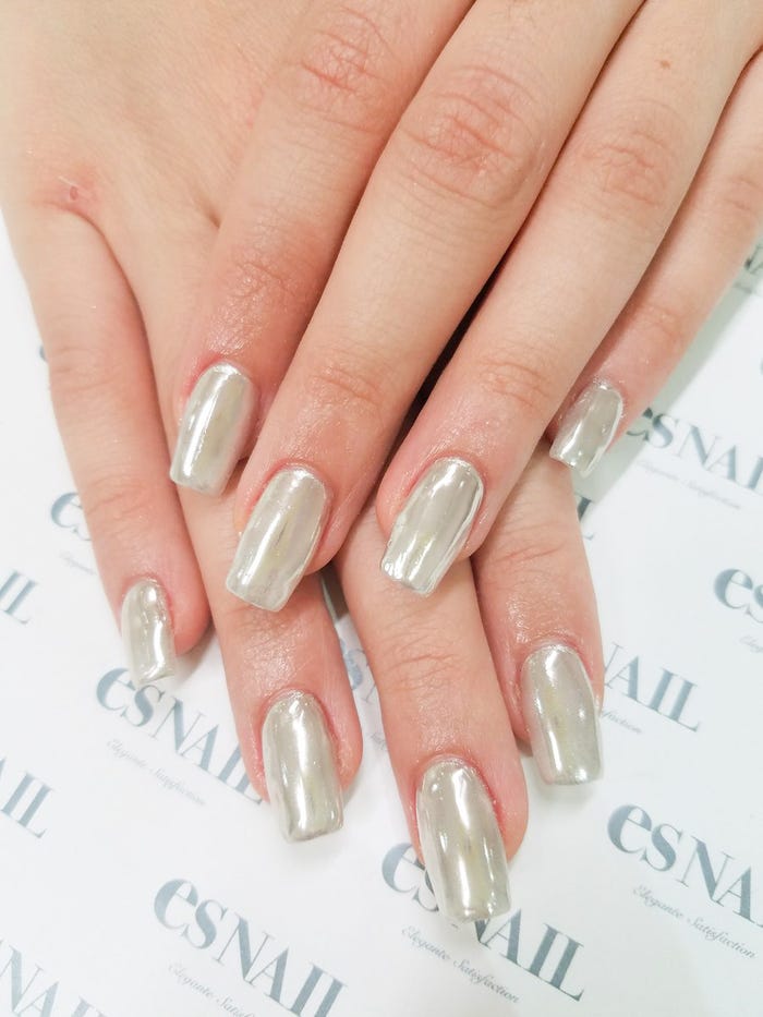 華やぐミラーネイル/画像提供:esNAIL