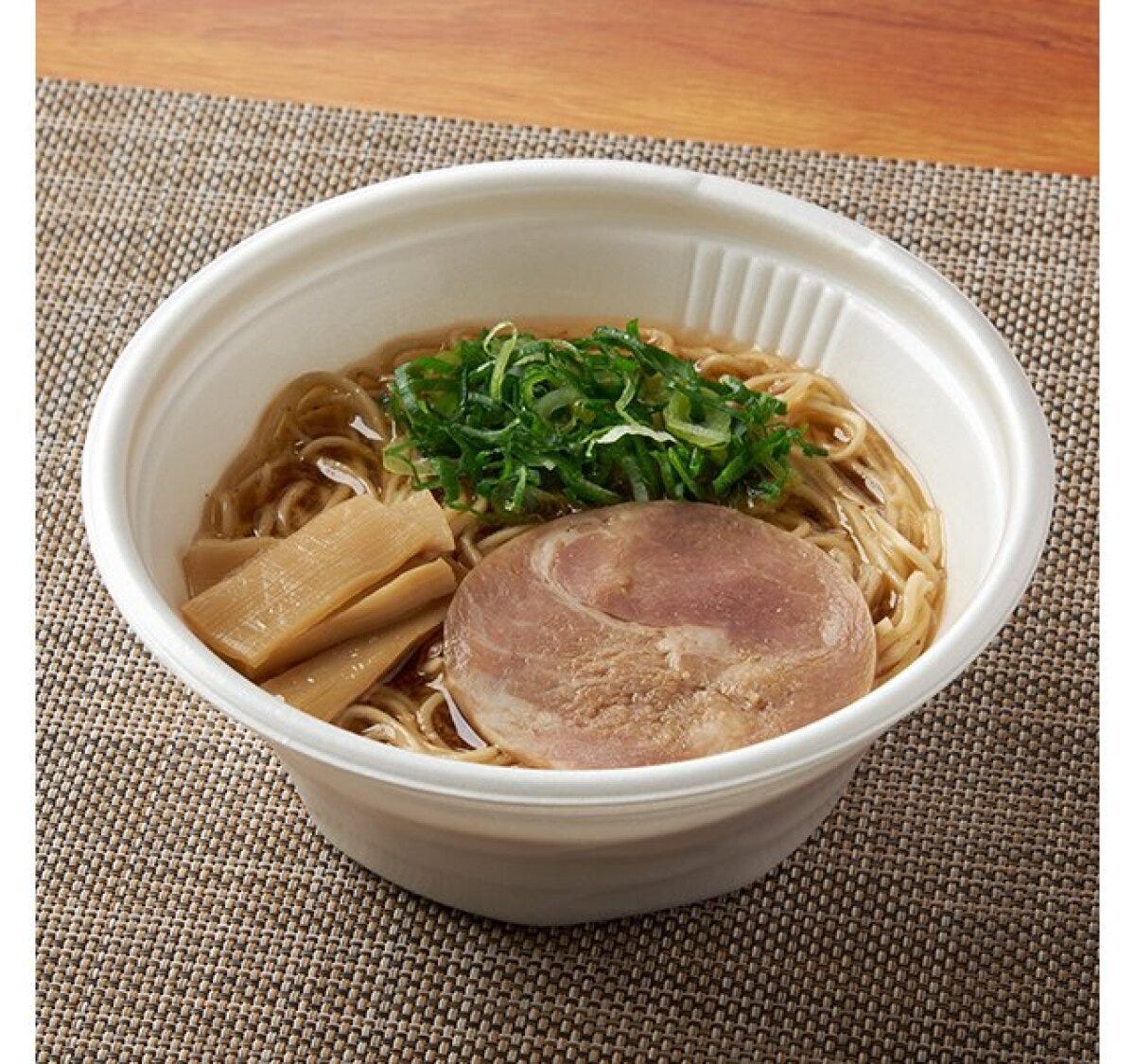 ファミリーマート ファミマ 来来亭監修 背脂醤油ラーメン ファミリーマート ファミマ 来来亭監修 背脂醤油ラーメン