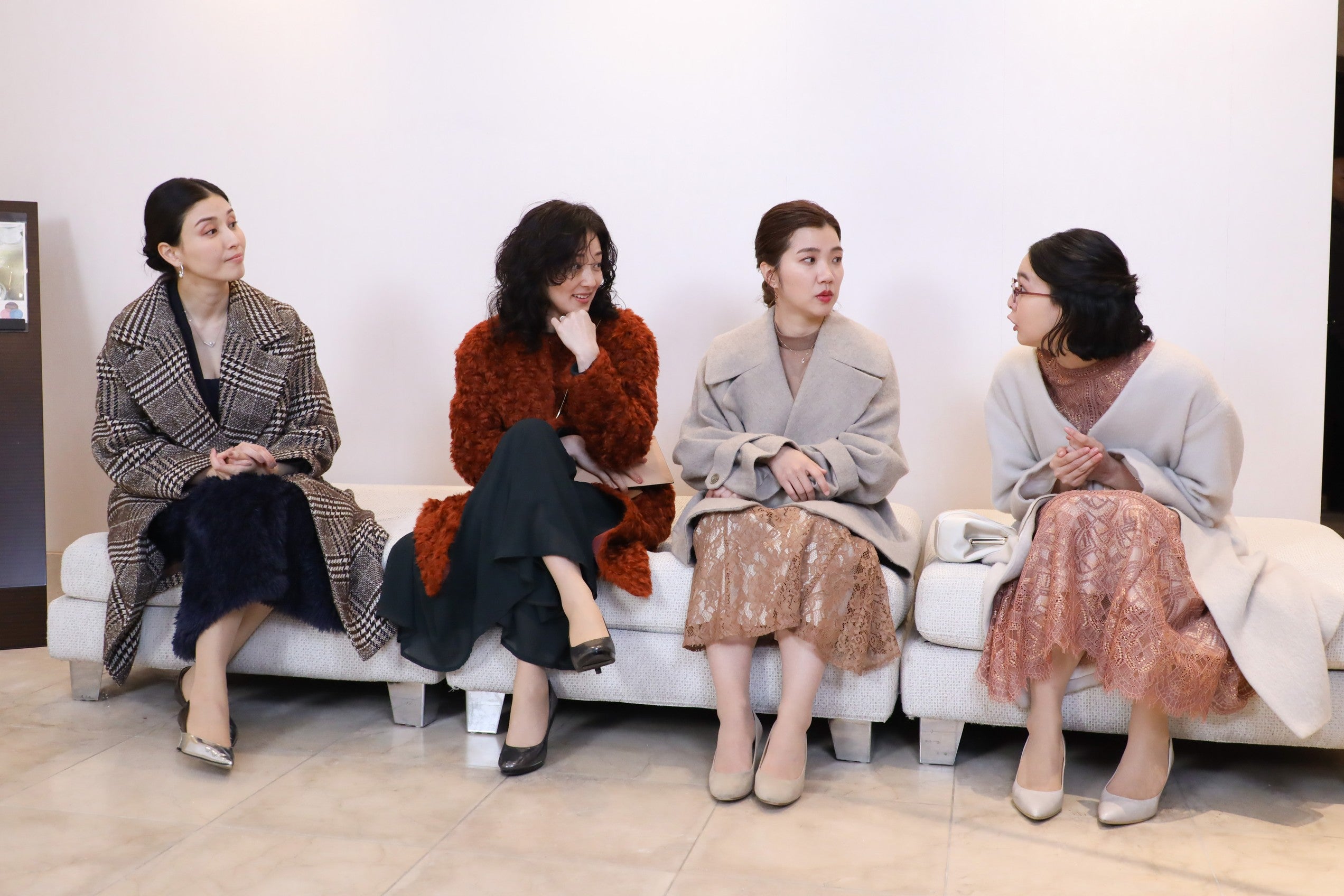 （左から）橋本マナミ、中越典子、福田麻貴、白河れい「婚活1000本ノック」第9話より（C）フジテレビ