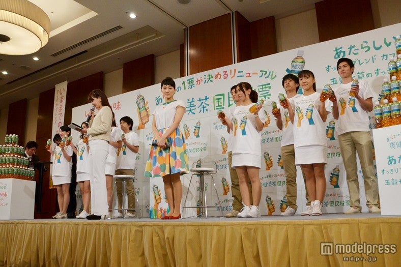 （中央）綾瀬はるか