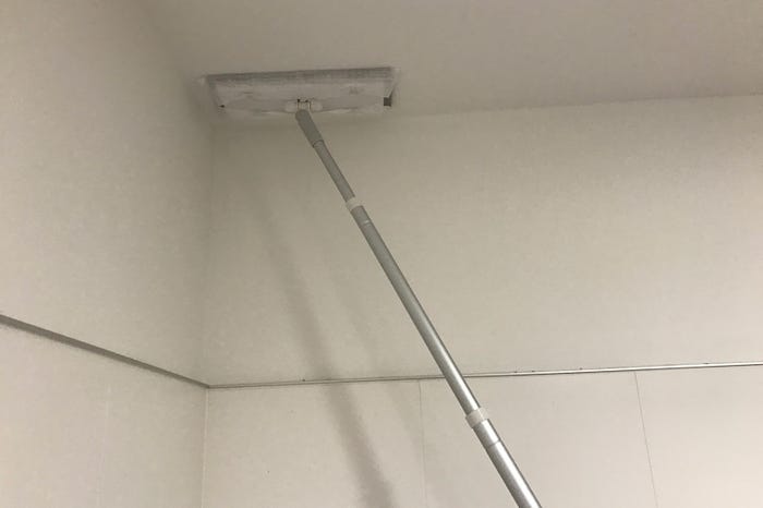 天井にはフロアワイパーが最適(C)テレビ朝日