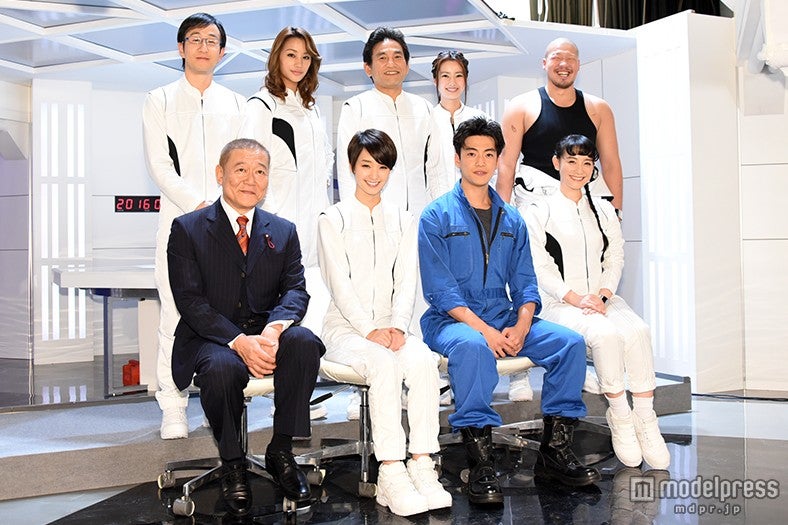 （前列左から）國村隼、剛力彩芽、大東駿介、篠原ともえ（後列左から）矢柴俊博、高橋メアリージュン、阿南健治、内藤理沙、一ノ瀬ワタル