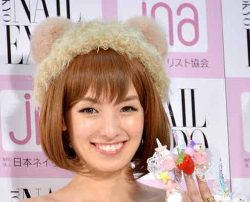 南明奈、ド派手ネイルのセクシークマ姿にどよめき