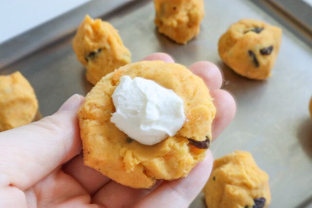 コロッケ　タネ　チーズを包む