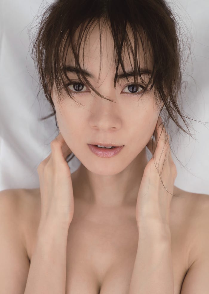 安座間美優ファースト写真集『Mew』(ワニブックス)