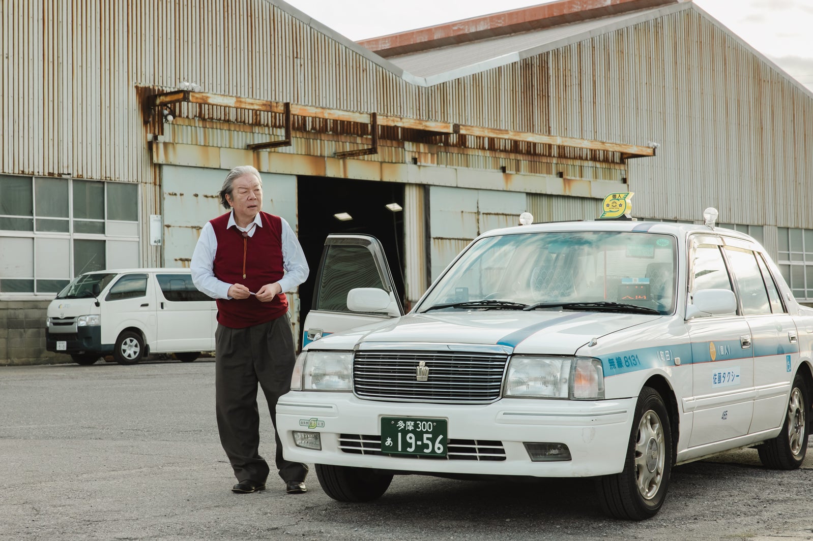 古田新太「ノンレムの窓 2025・新春」より「前の車を追ってください」（C）日本テレビ