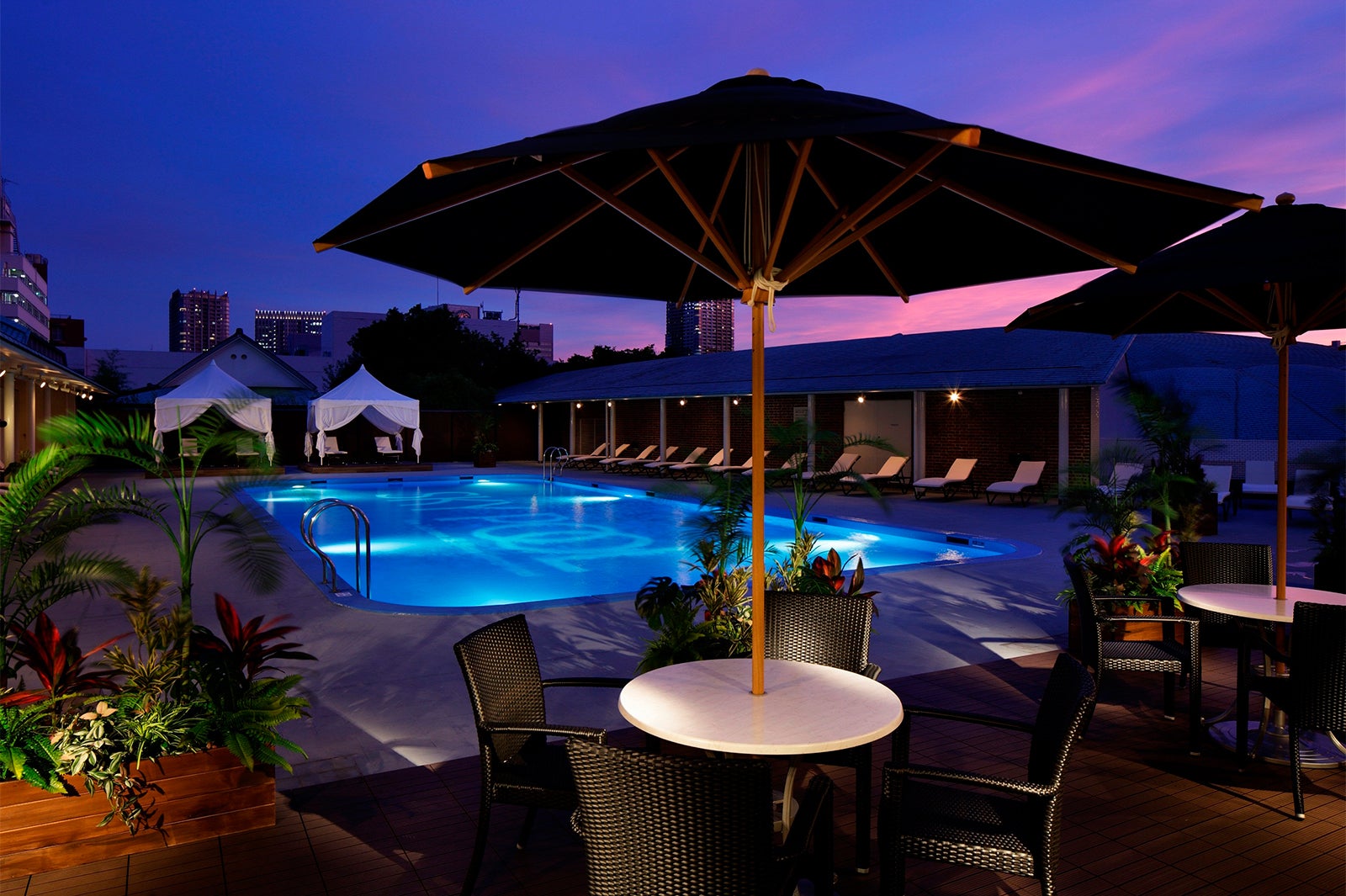 「グランドプリンスホテル新高輪」でプール開き　夜はビアガ＆DJ音楽流れる大人のナイトプールに