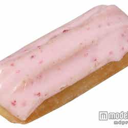 「ストロベリーチュロ」スペインのドーナツのチュロ生地を、ストロベリーチョコでコーティング