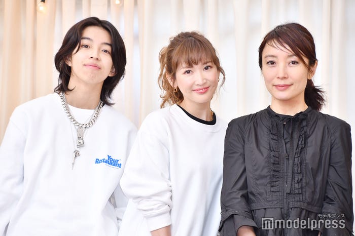 YOSHI、紗栄子、寺脇加恵(C)モデルプレス