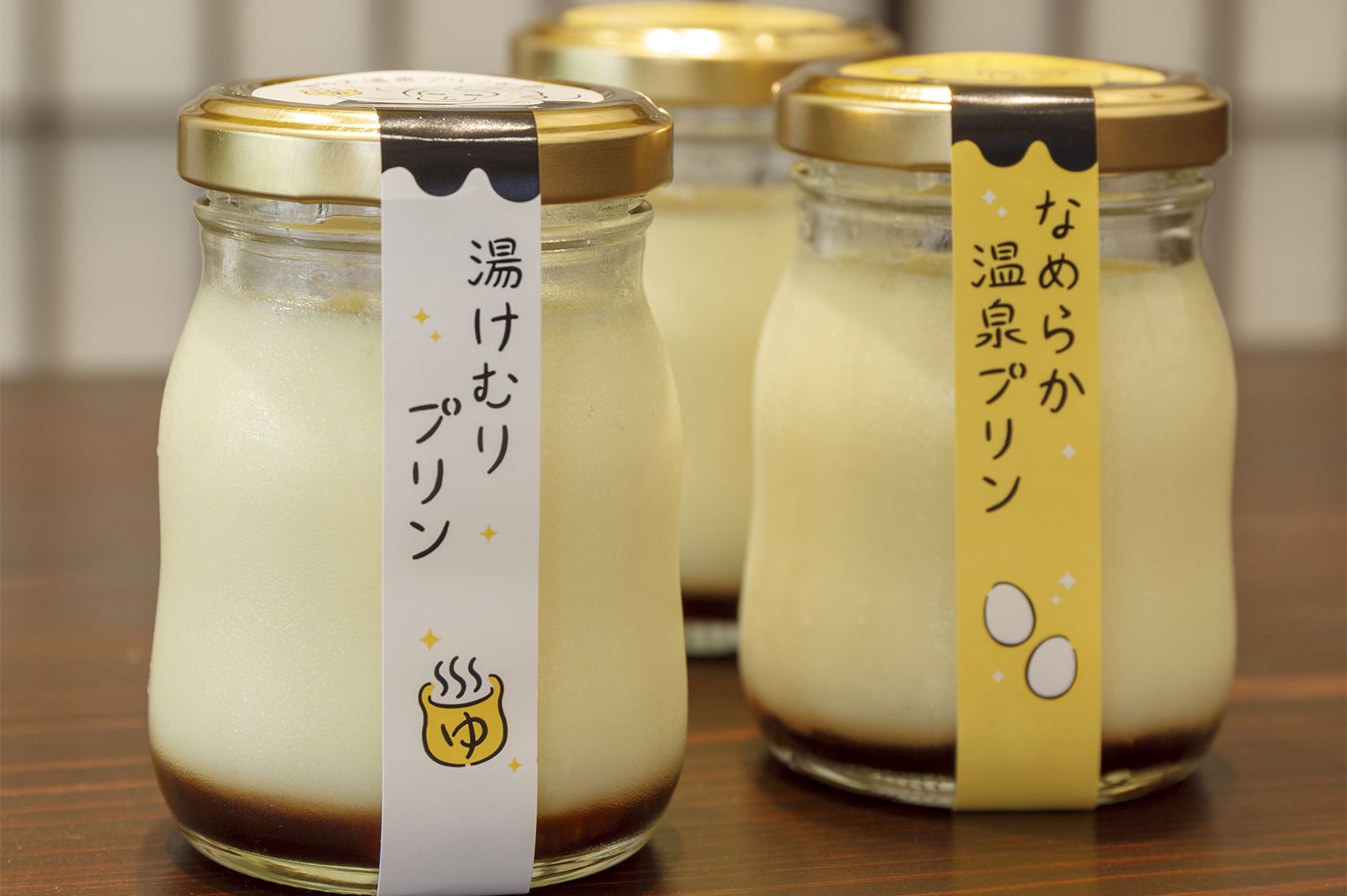 湯けむり温玉プリン400円、なめらか卵プリン380円／画像提供：環境クリエイション