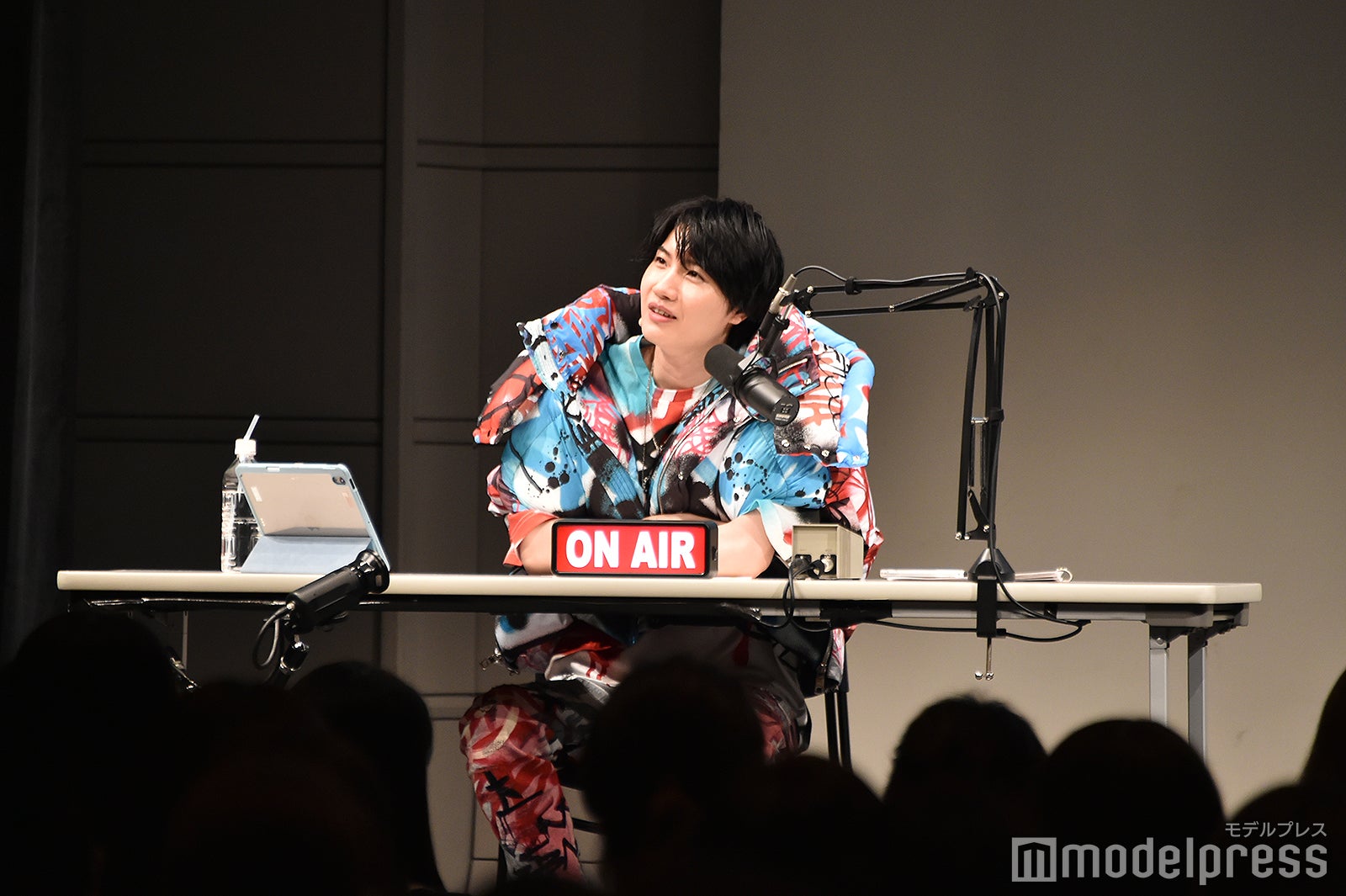 ファンの質問に真剣に答える桜田通（C）モデルプレス