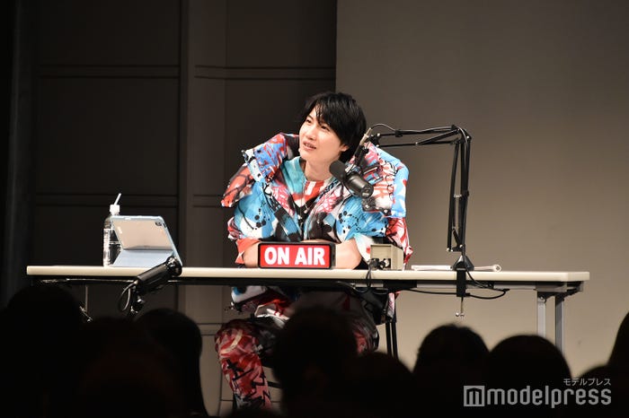 ファンの質問に真剣に答える桜田通(C)モデルプレス