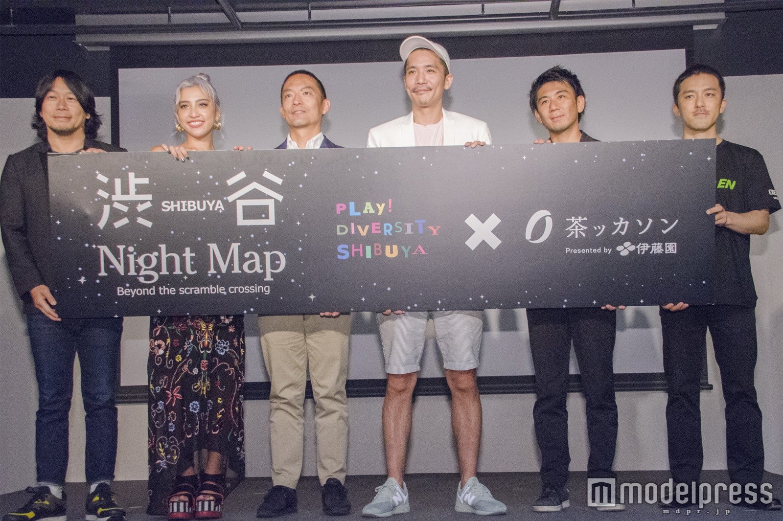 （左から）中村貞裕氏、植野有砂、長谷部健氏、Zeebra、金山淳吾氏、角野賢一氏 （C）モデルプレス