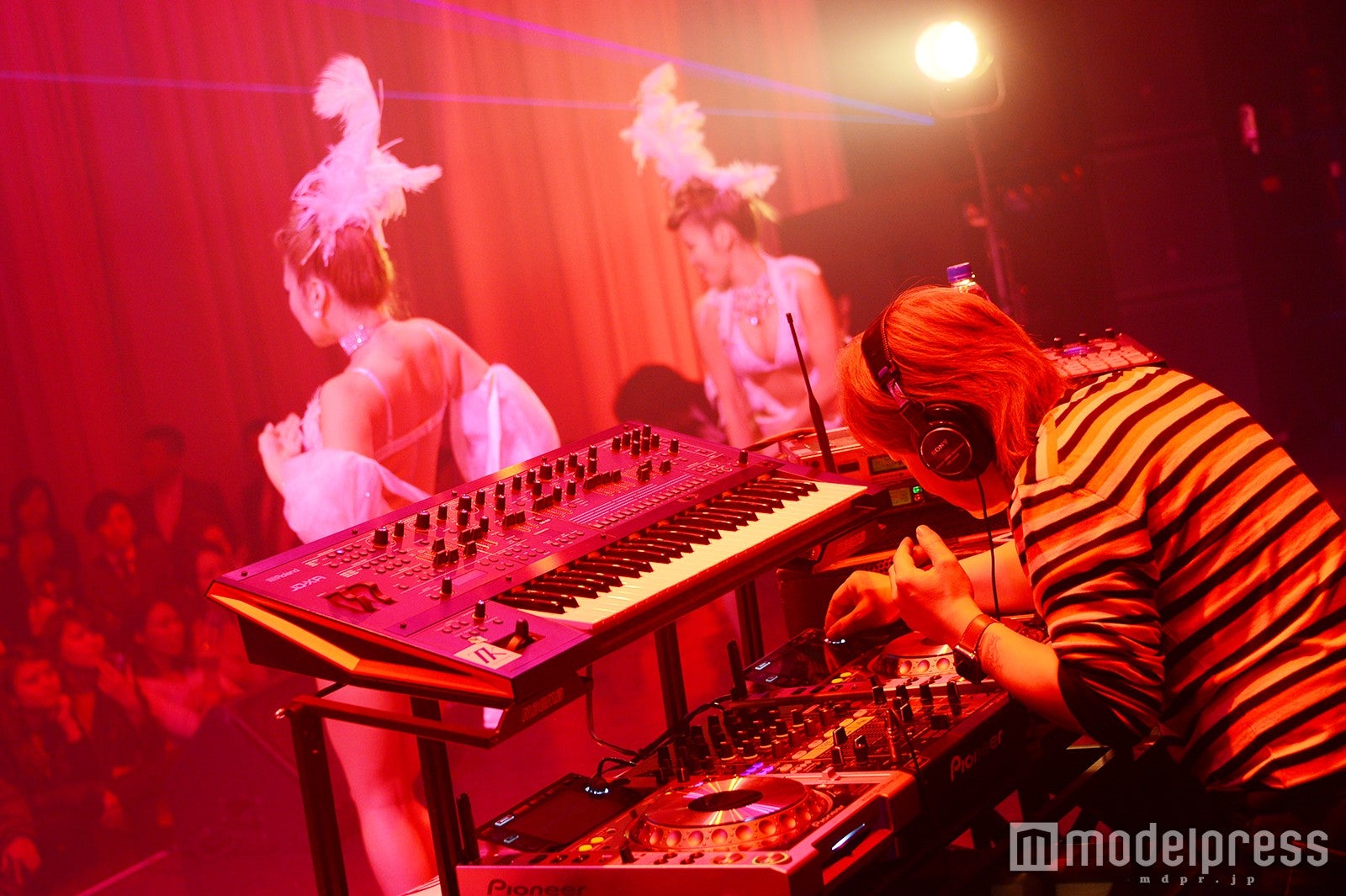 小室哲哉×CYBERJAPAN DANCERS （C）モデルプレス