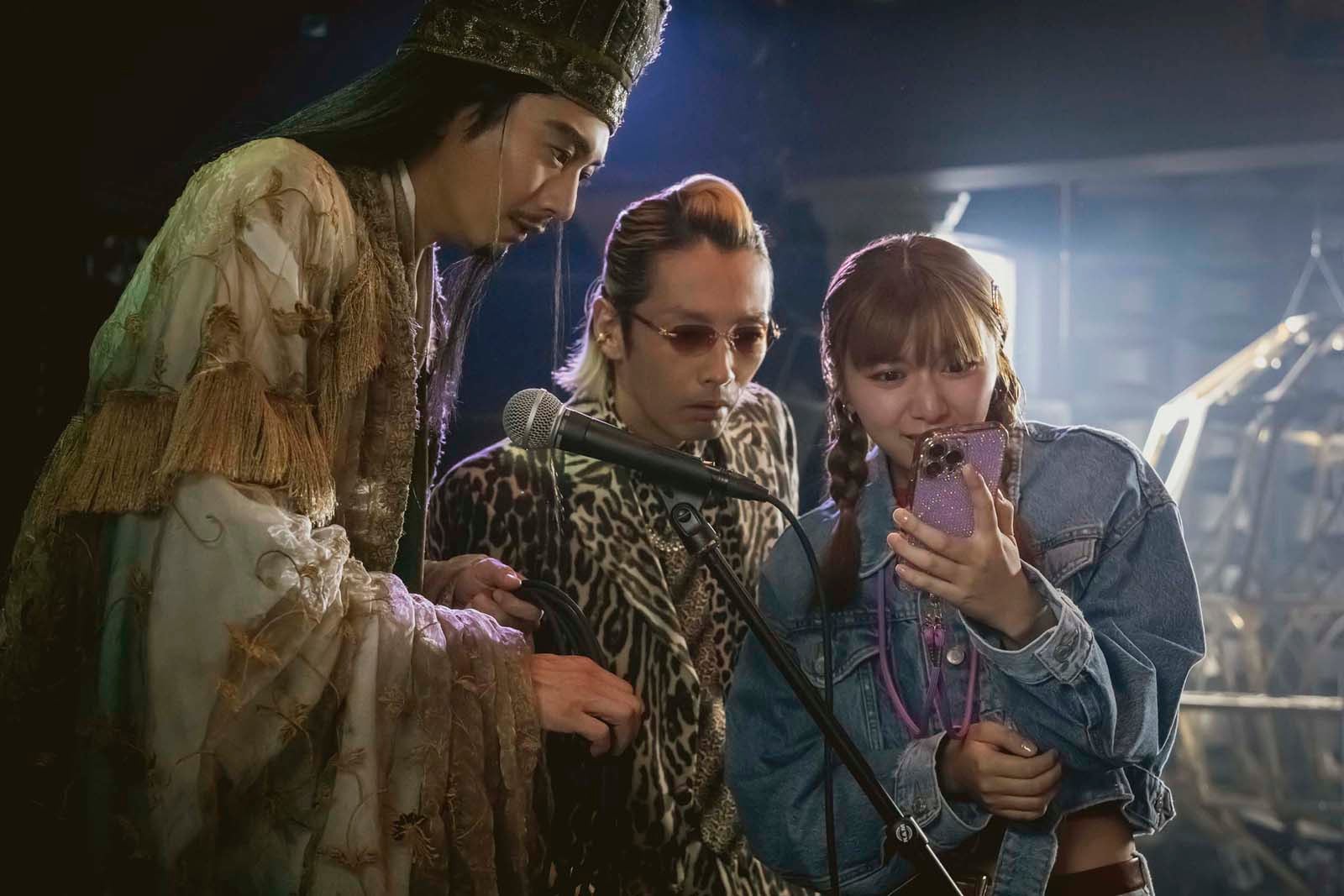 （左から）向井理、森山未來、上白石萌歌「パリピ孔明」より（C）フジテレビ