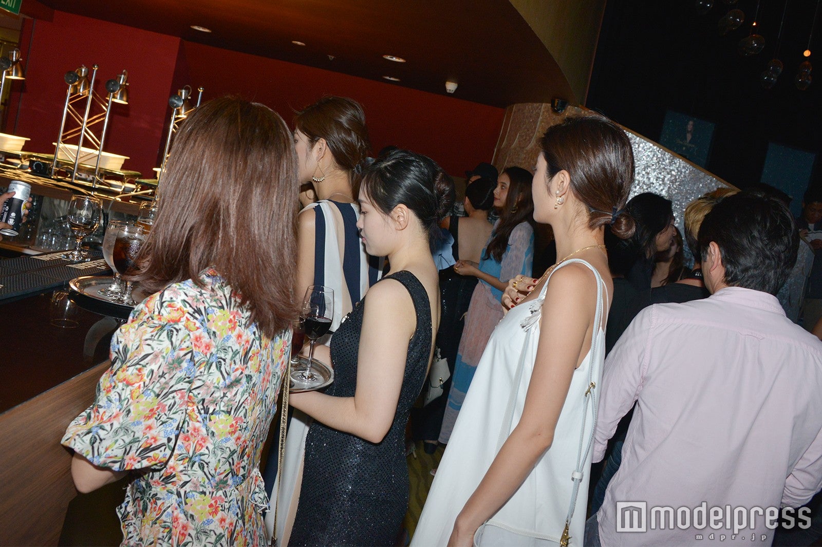 パーティーの様子 （C）モデルプレス