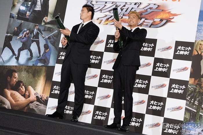 (左から)五郎丸歩選手、EXILE SHOKICHI