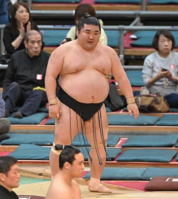 元幕内が13年ぶり対戦、勝ち越しお預け鳰の湖「こんなに重かったのか」千代丸に押し出される【大相撲春場所】