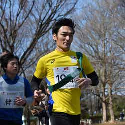 懸命に走る草なぎ剛／提供：日本財団パラリンピックサポートセンター