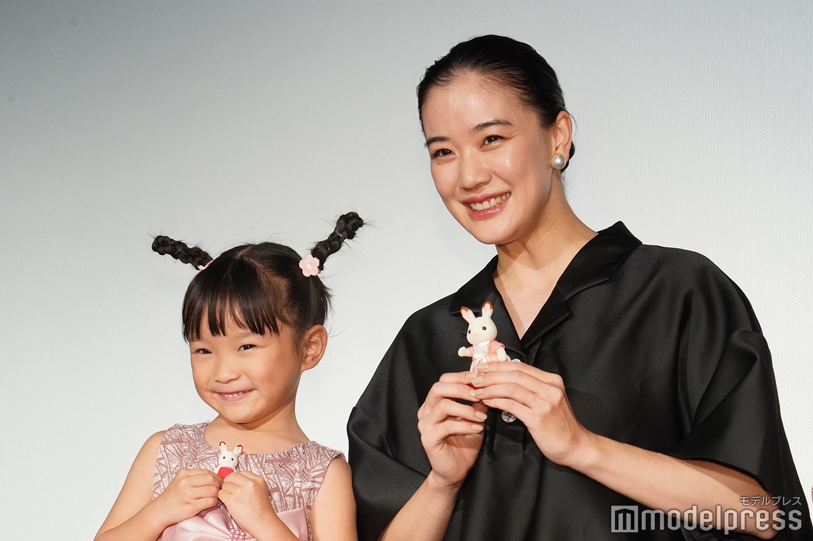 村方乃々佳、蒼井優（C）モデルプレス