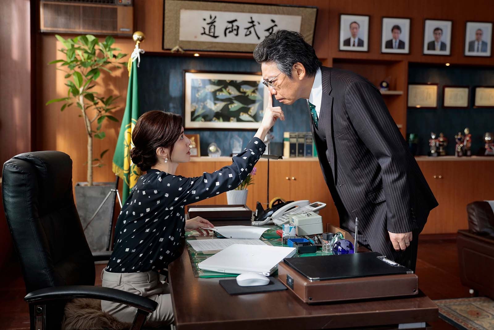 （左から）内田有紀、生瀬勝久「未来への10カウント」第2話より（C）テレビ朝日