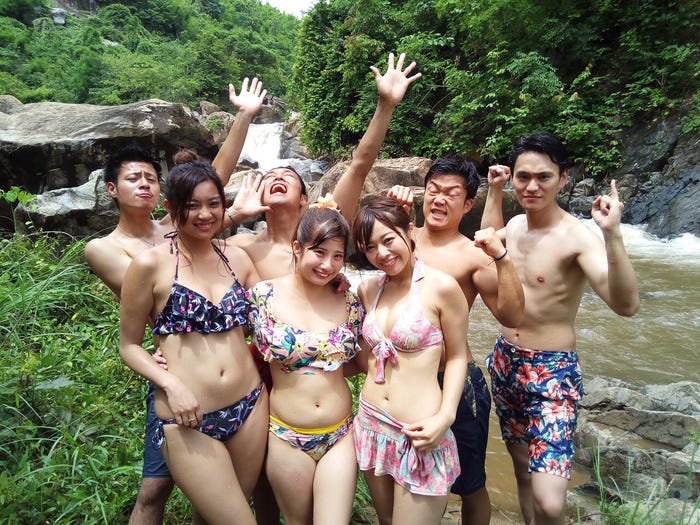 撮影の合間のオフショット/「あいのり:Asian Journey」(C)フジテレビ