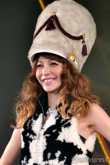 ＜速報＞藤井リナ、トップバッターで開幕！「Girls Award 2011 A/W」