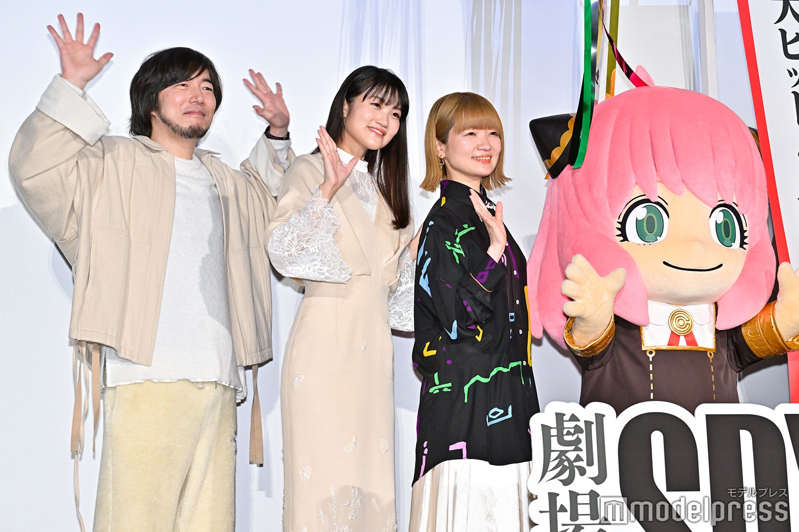 （左から）松田健一郎、早見沙織、種崎敦美、アーニャ（C）モデルプレス