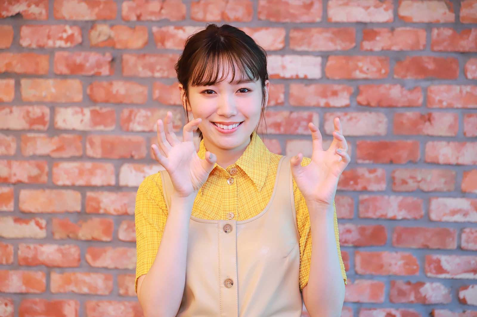 飯豊まりえ、芸能界での「オオカミ」人気明かす「お芝居の現場とかでも…」