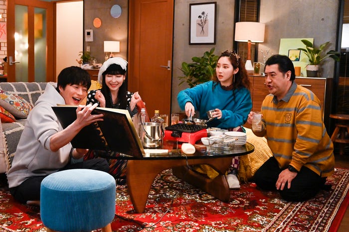 田中圭、麻生久美子、ファーストサマーウイカ、小手伸也「unknown」第3話より(C)テレビ朝日